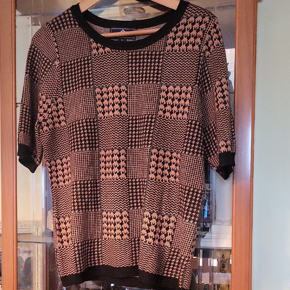 Black and Pumpkin Patterned Short Sleeve Sweater